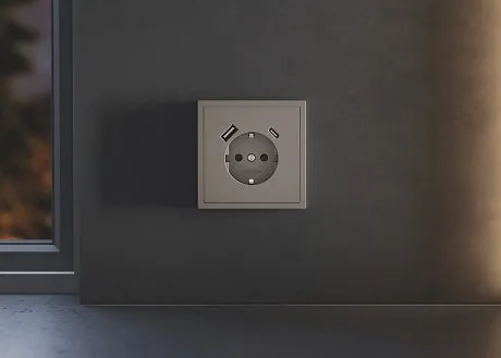 Накладка для розетки с заземлением и защитными шторками, с USB A+C, S70 (капучино)