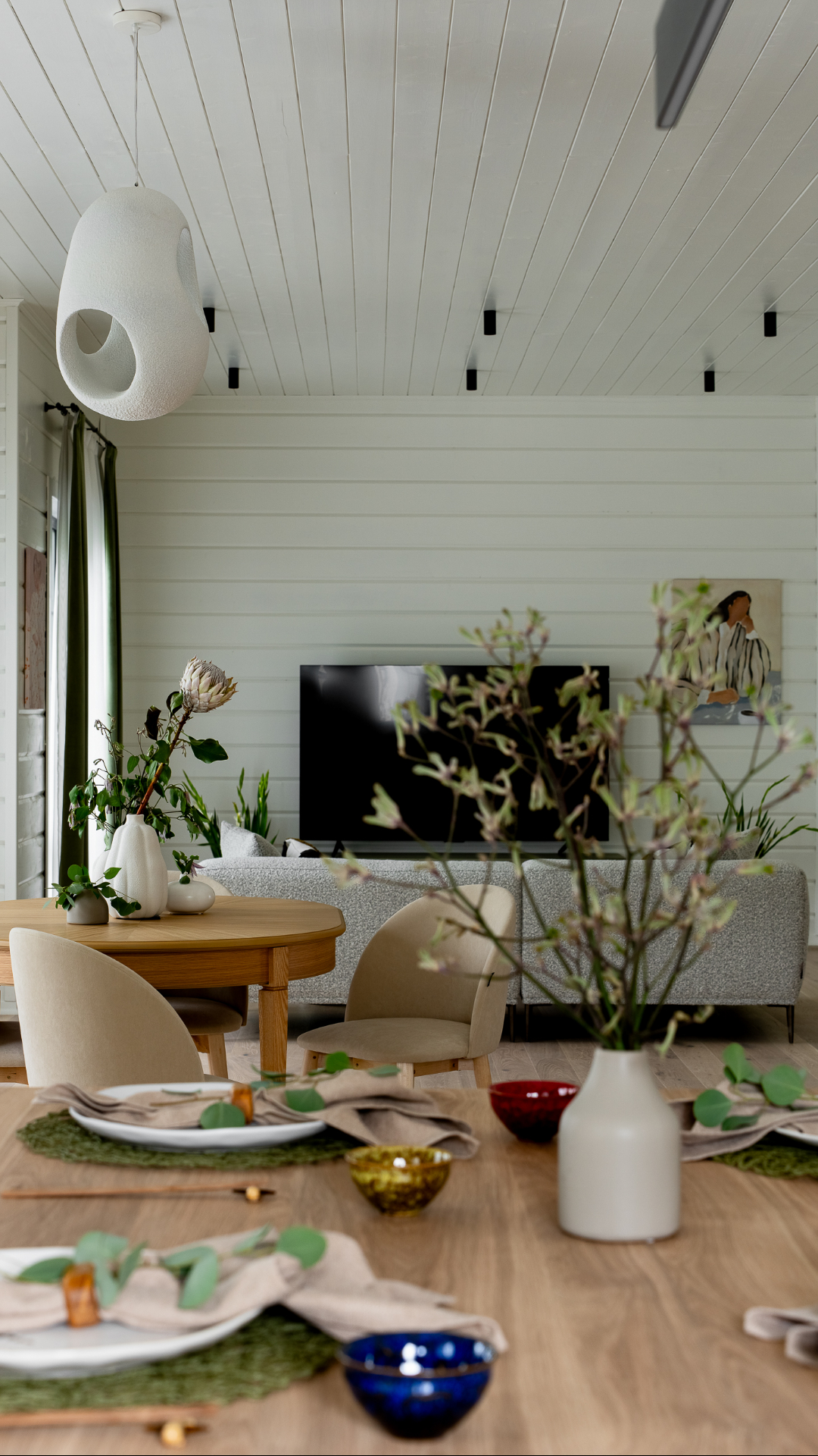 Скандинавское спокойствие: свет, дерево и природа в одном доме