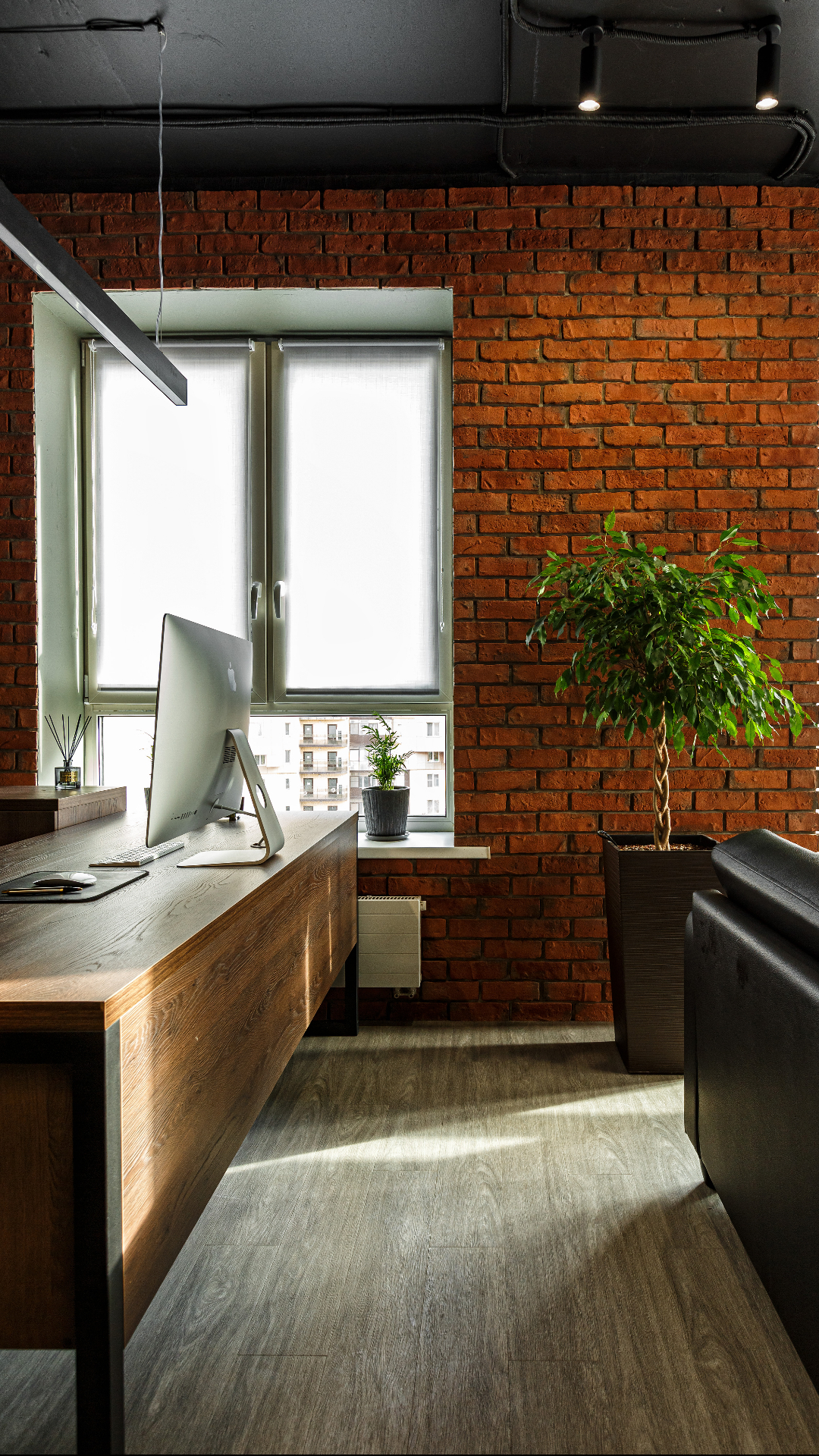 Свет и сталь: брутальный офис юридической компании