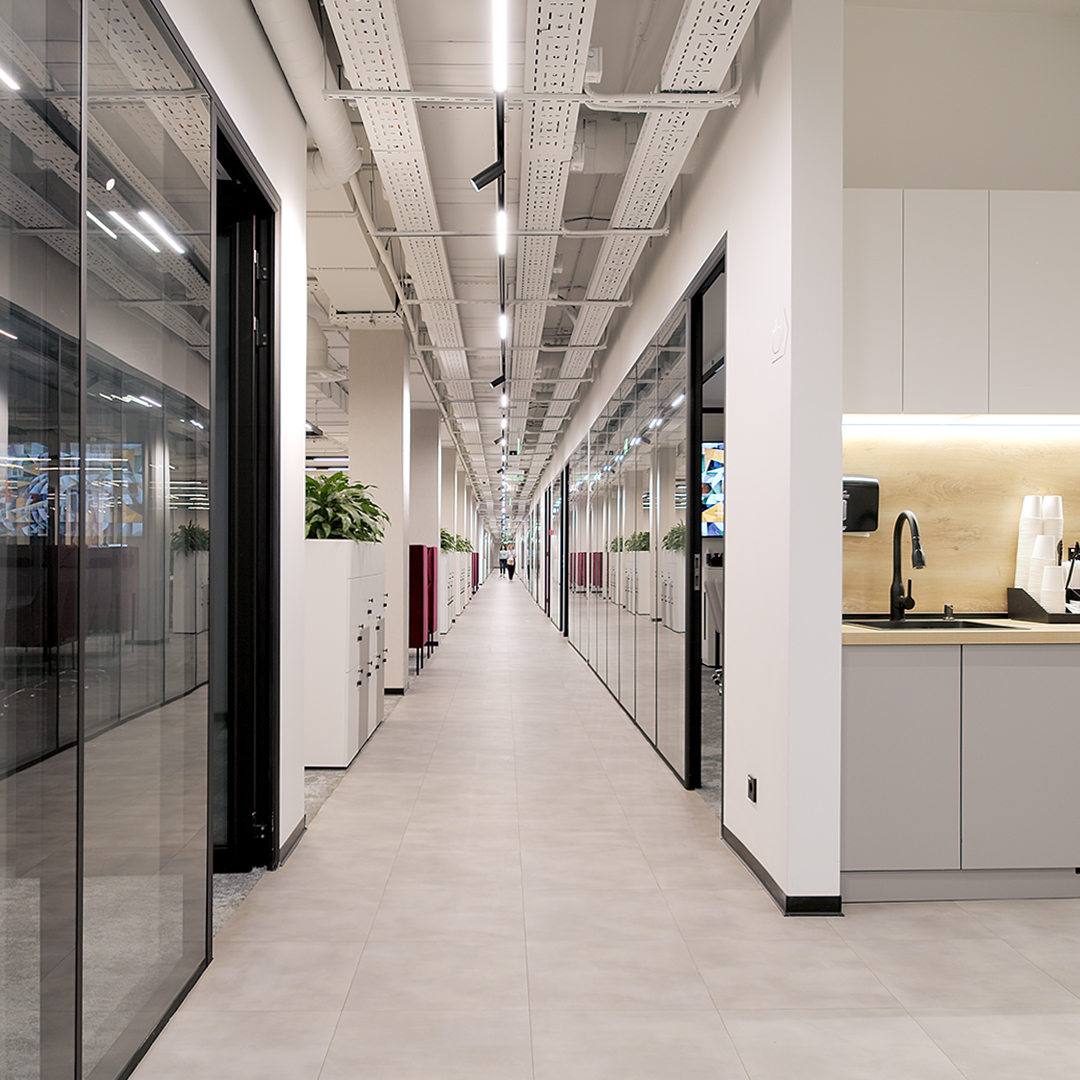 Светлая трансформация офиса в историческом здании