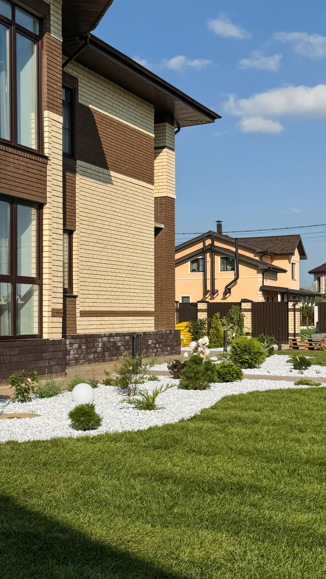 Свет и природа в гармонии: ландшафт КП «Земляничная поляна»