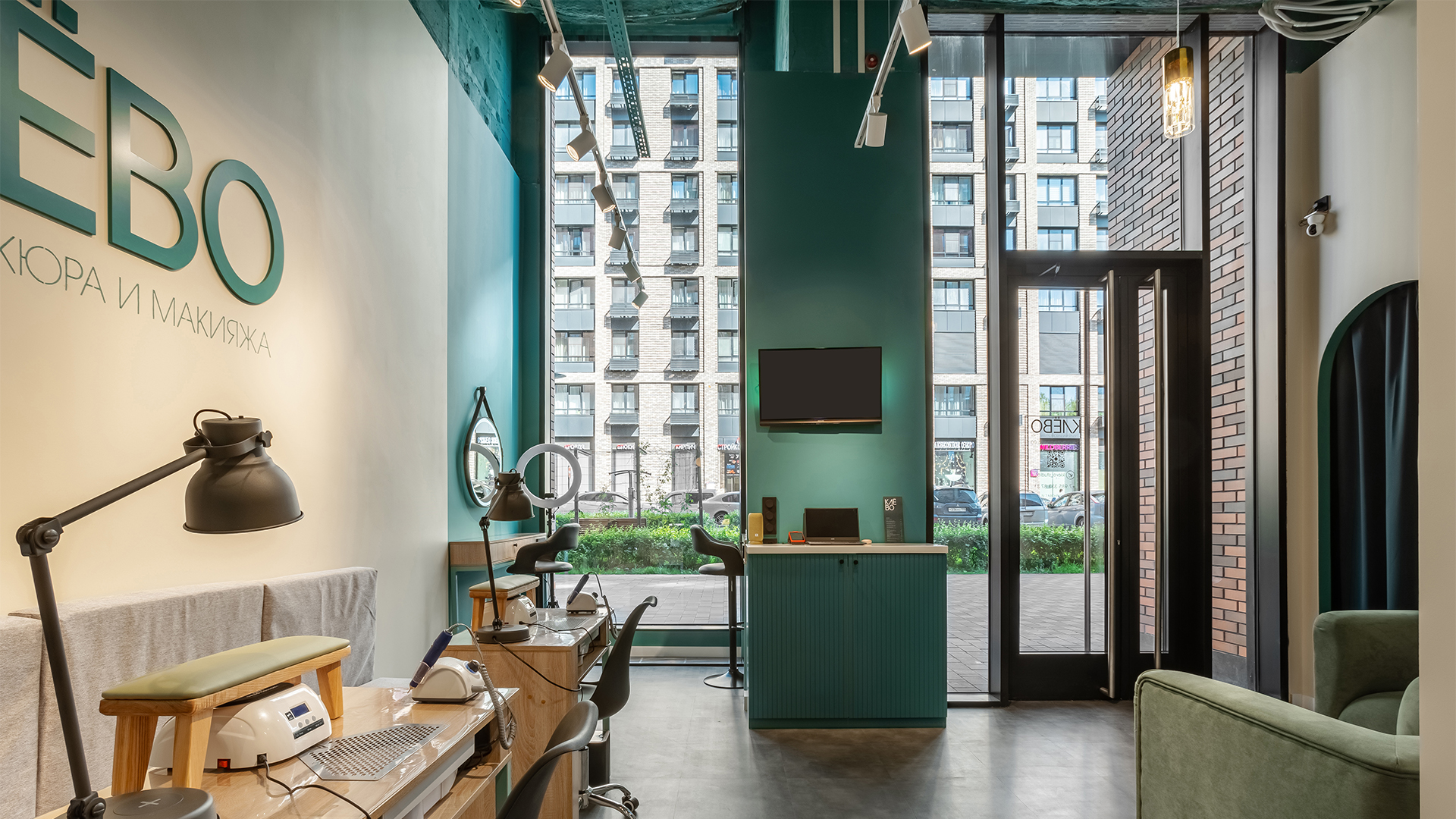 Студия макияжа и маникюра КЛЁВО