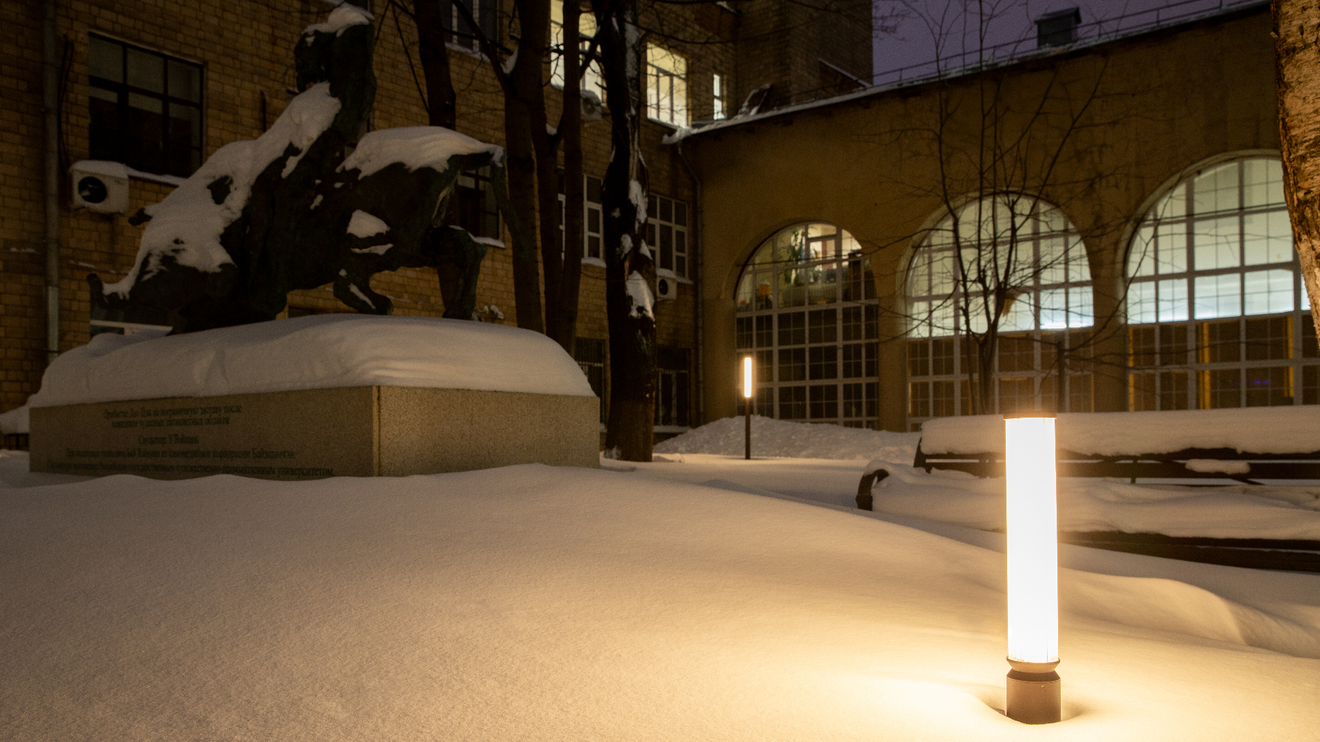 Свет, который рождает зимнюю сказку: Maytoni во дворе университета им. С. Г. Строганова