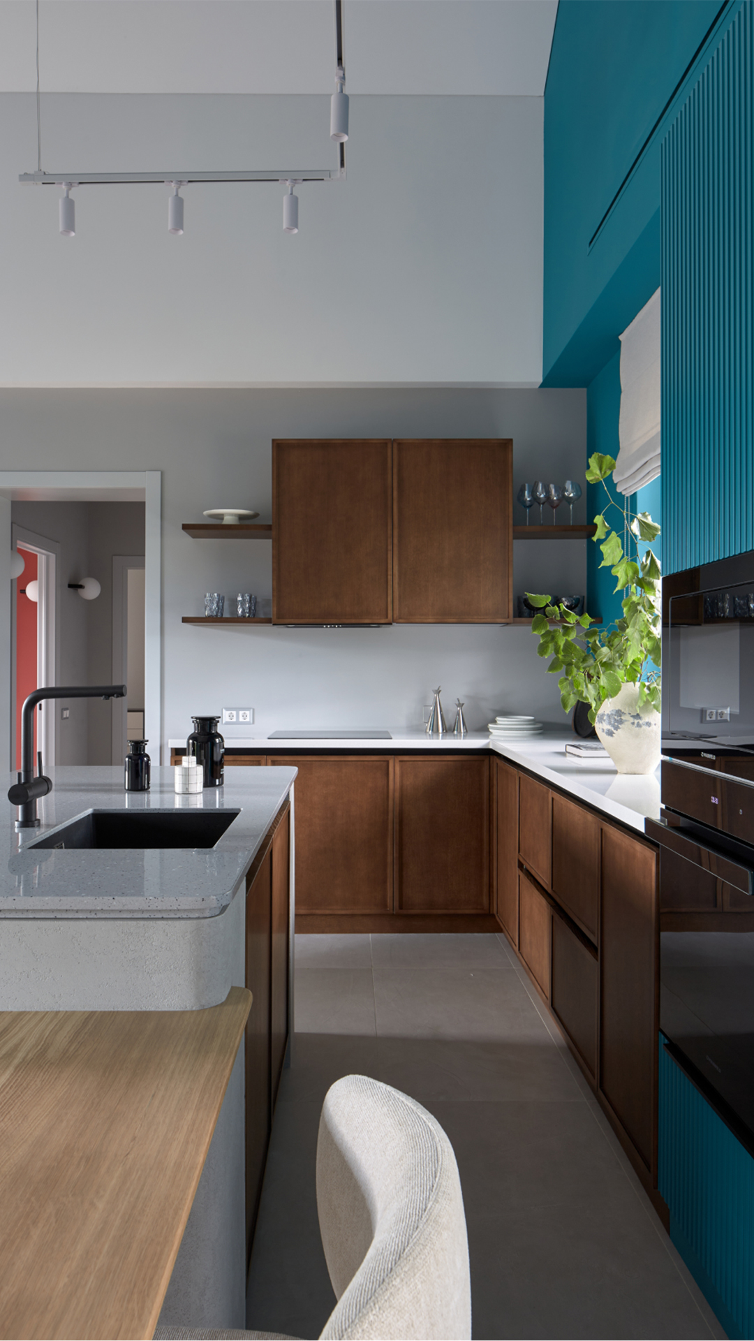 Дом-экспонат: 200 метров современной архитектуры за один год