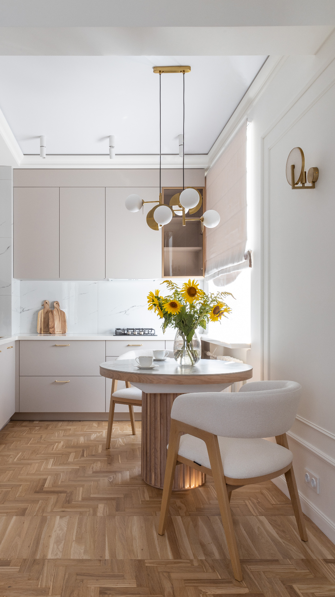 Воздушный свет и исторические стены: квартира студентки в Самаре