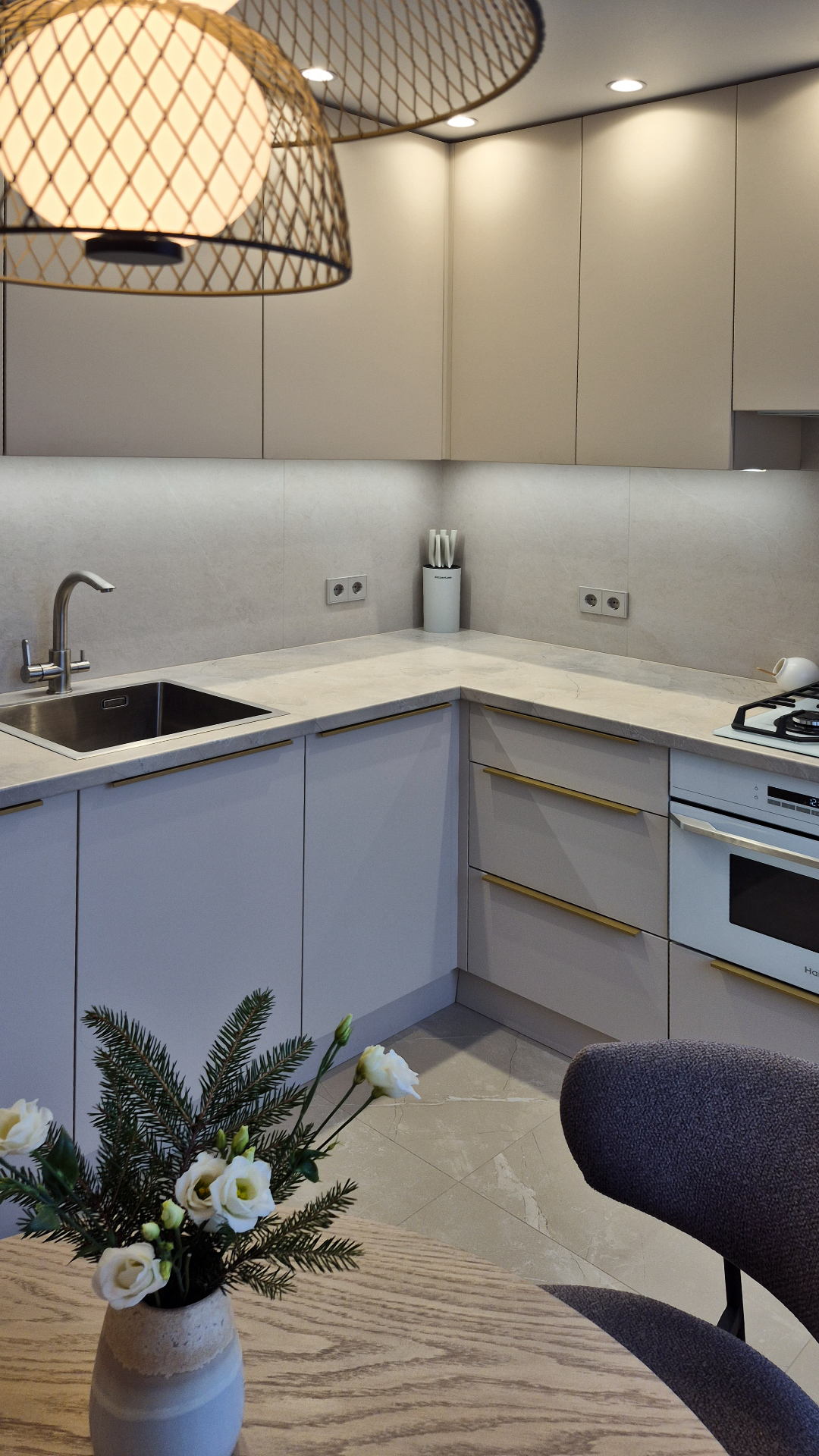 Нежный капучино в городской квартире