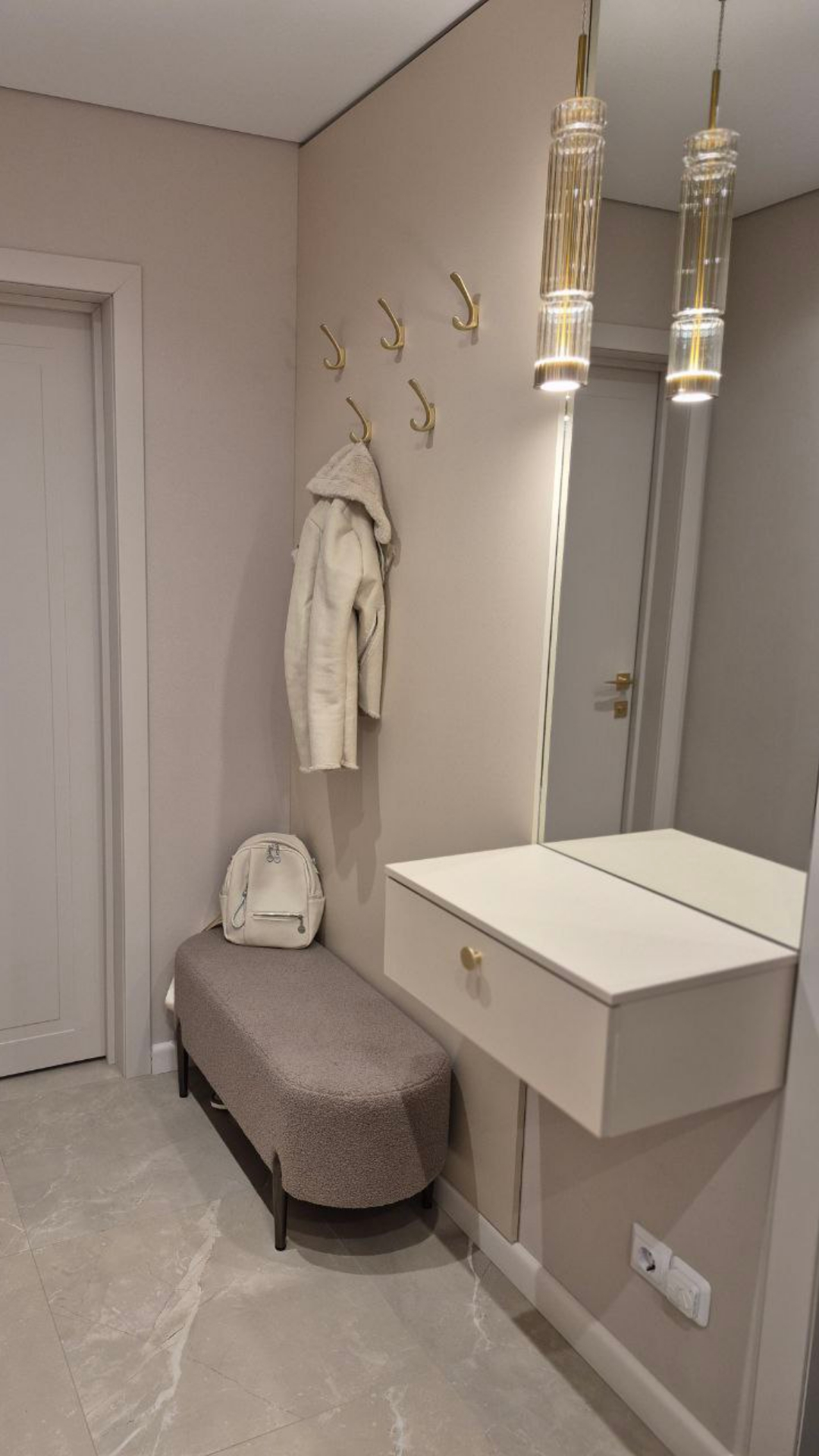 Нежный капучино в городской квартире