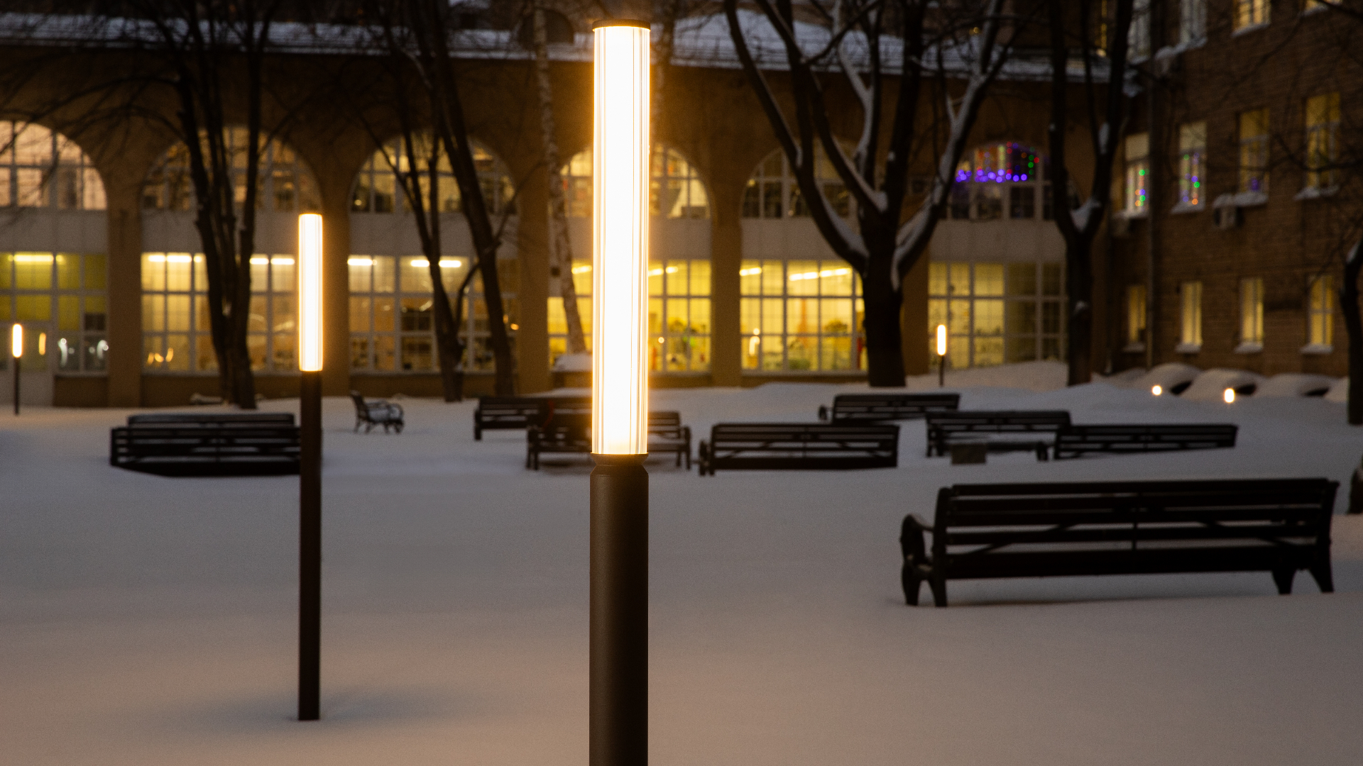 Свет, который рождает зимнюю сказку: Maytoni во дворе университета им. С. Г. Строганова