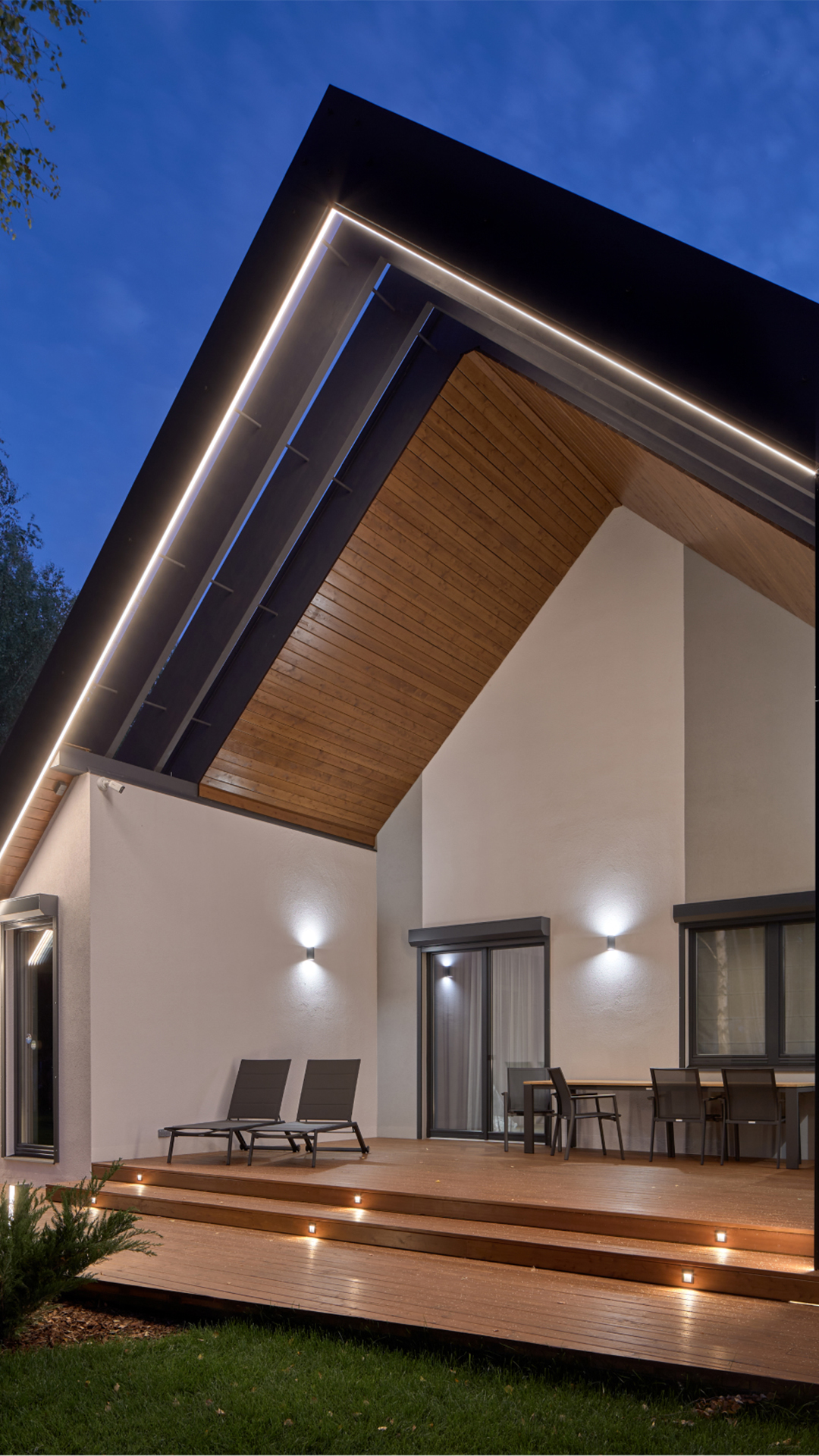 Дом-экспонат: 200 метров современной архитектуры за один год