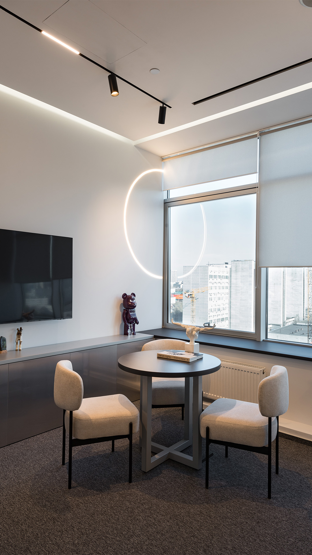 Офис Maytoni: свет, пространство, смысл