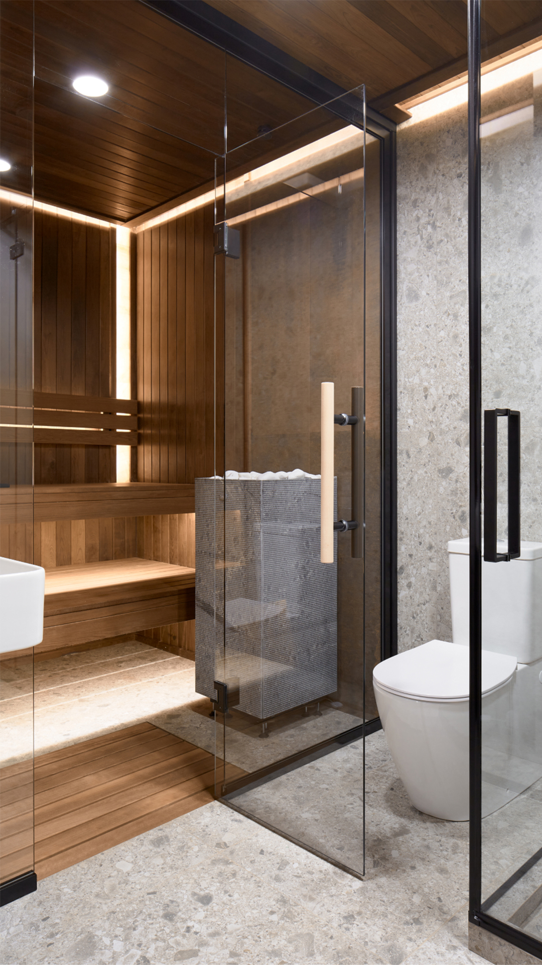 Дом-экспонат: 200 метров современной архитектуры за один год