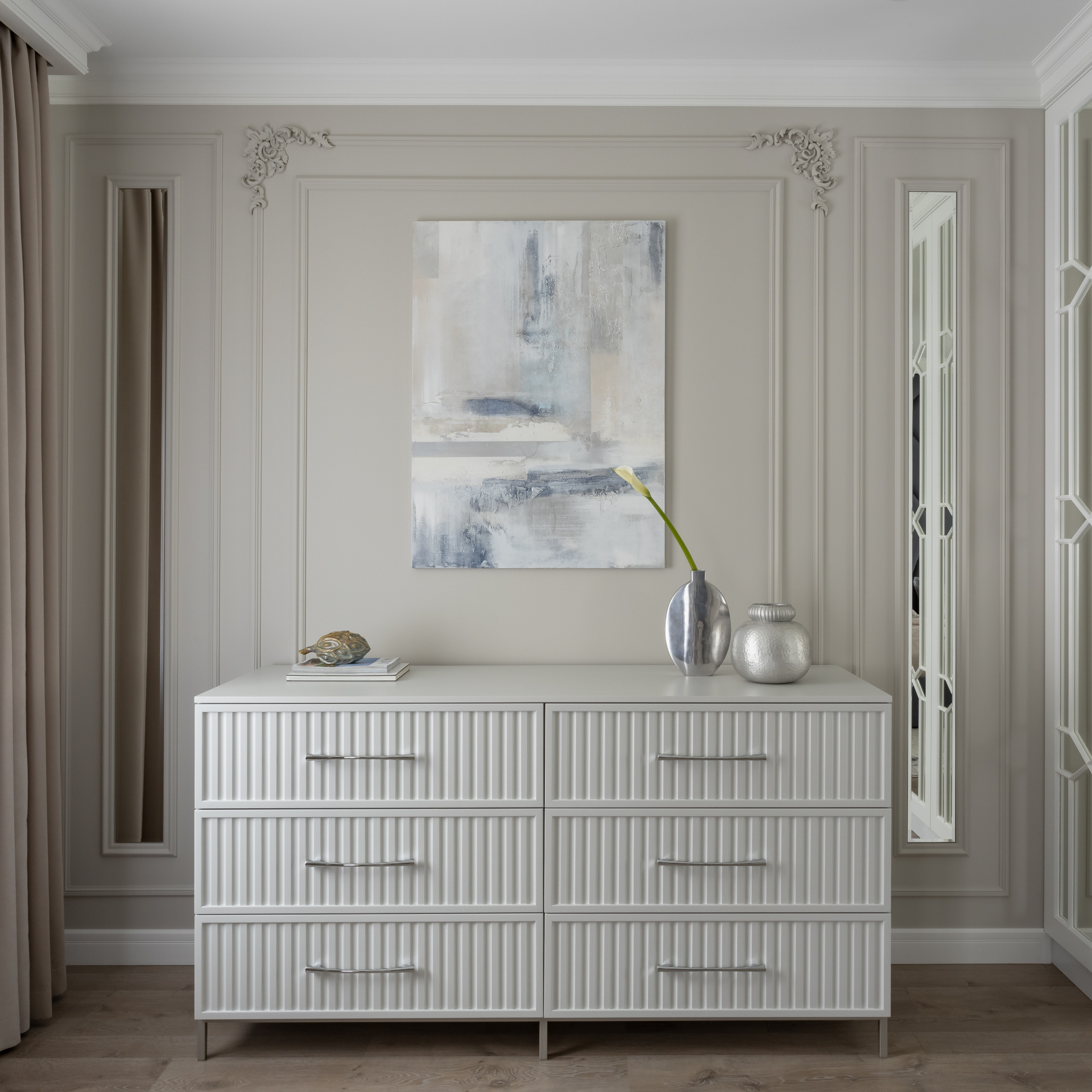 Лебединое озеро в камне и хрустале: таунхаус 180 м² в классике