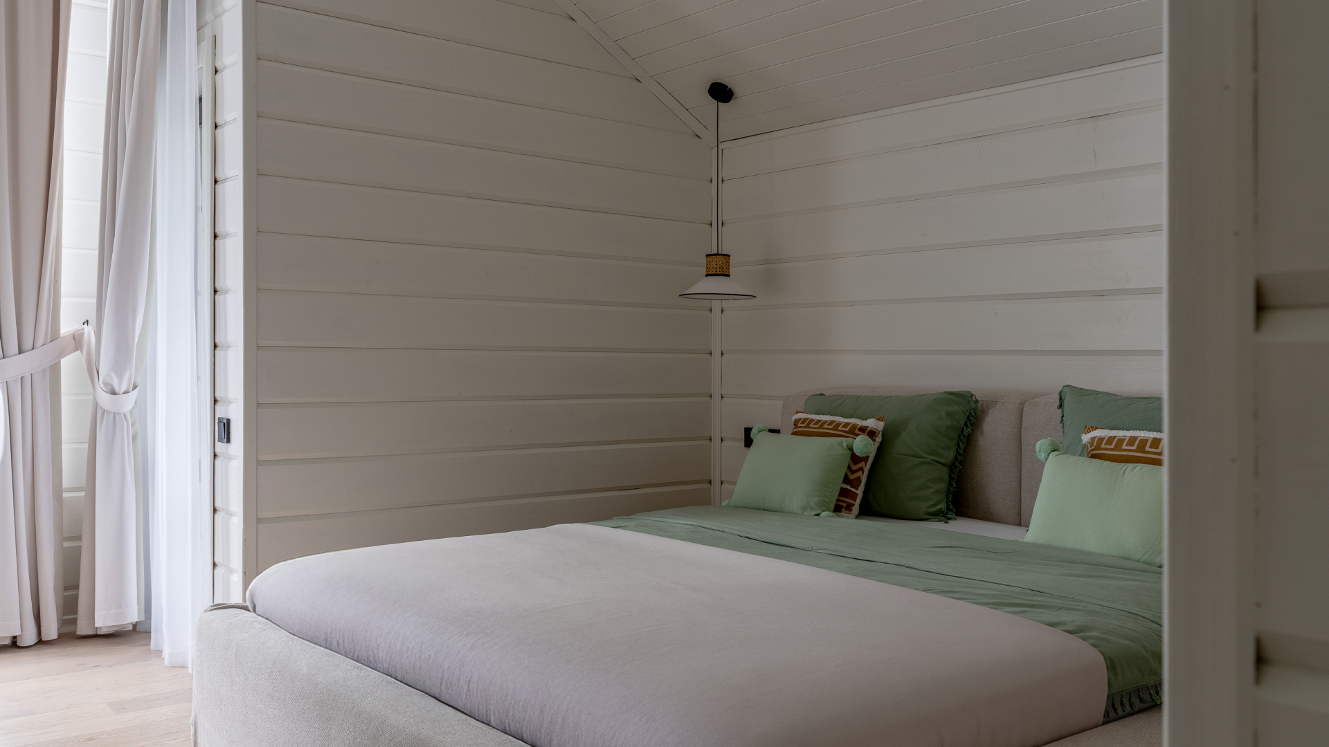 Скандинавское спокойствие: свет, дерево и природа в одном доме