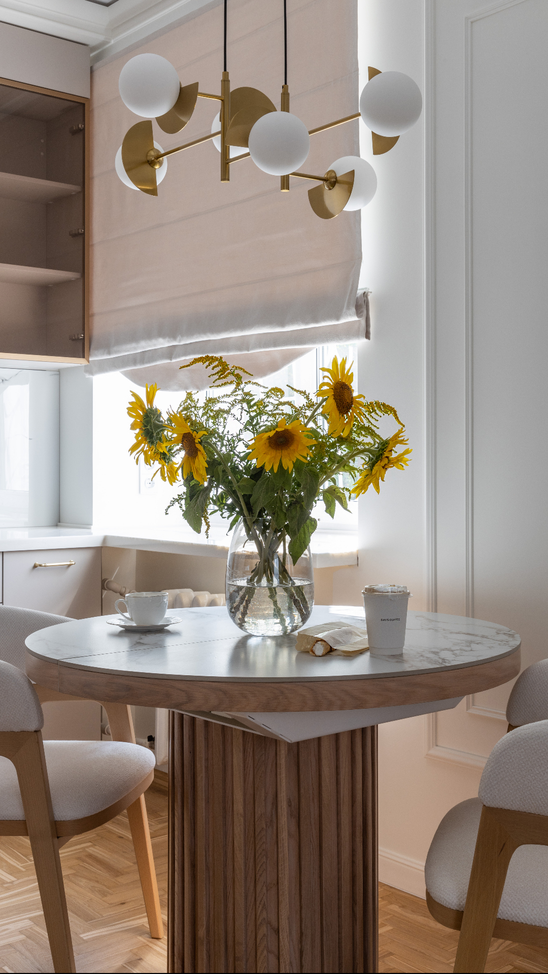 Воздушный свет и исторические стены: квартира студентки в Самаре