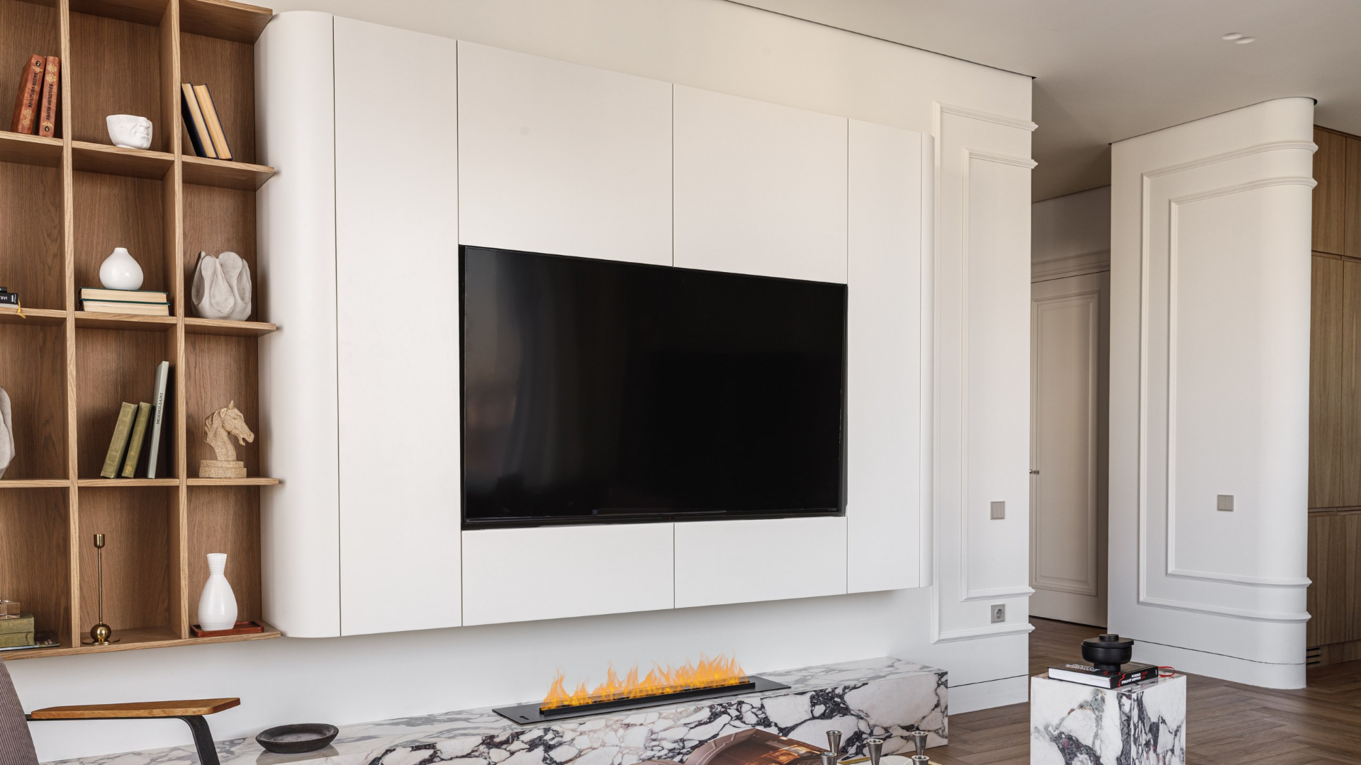 Пластика форм и нежность света: идеальное пространство с Maytoni