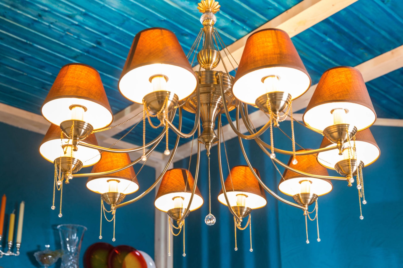 Яркие краски и уютный свет