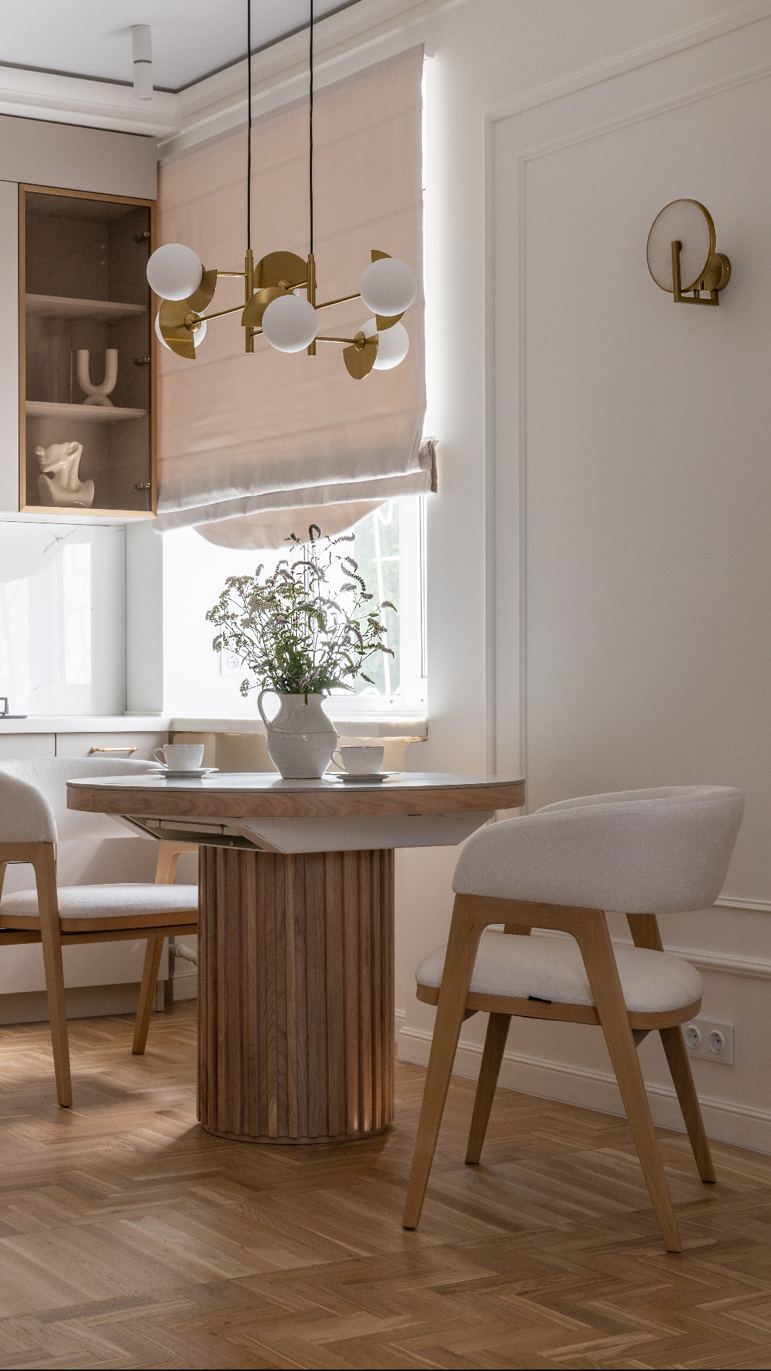 Воздушный свет и исторические стены: квартира студентки в Самаре