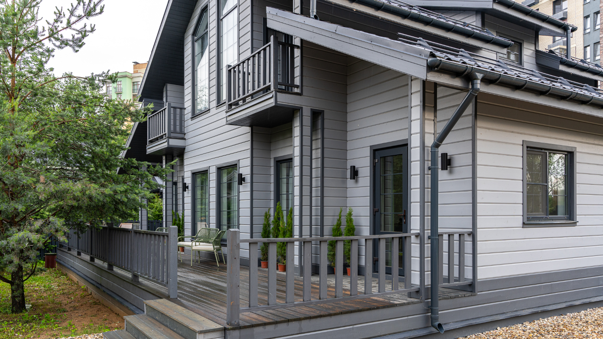 Скандинавское спокойствие: свет, дерево и природа в одном доме