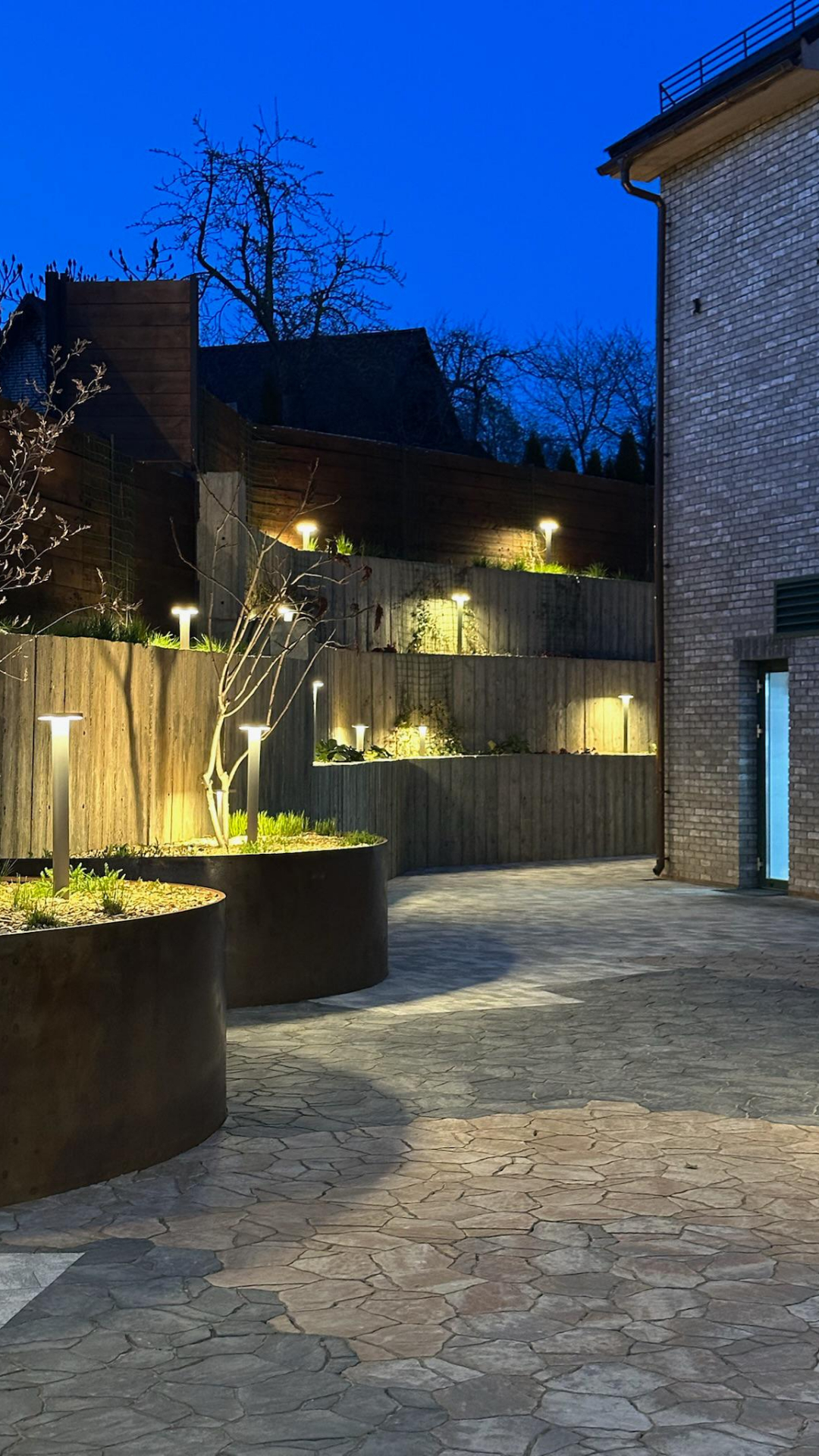 Свет сквозь века: диалог готики и минимализма в The Cult