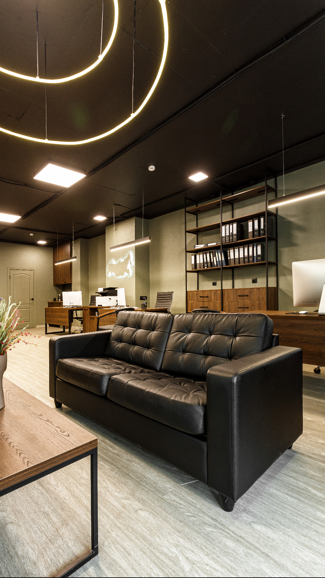 Свет и сталь: брутальный офис юридической компании