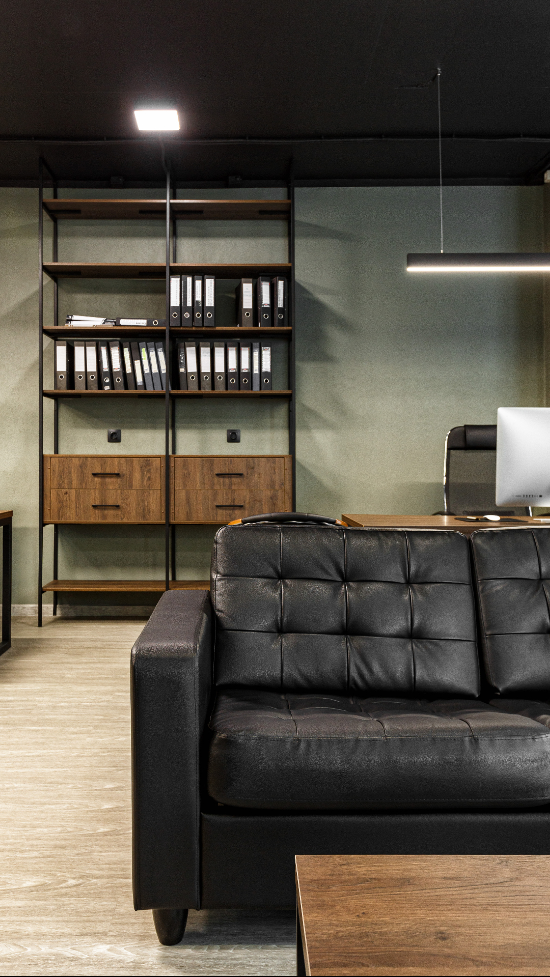 Свет и сталь: брутальный офис юридической компании