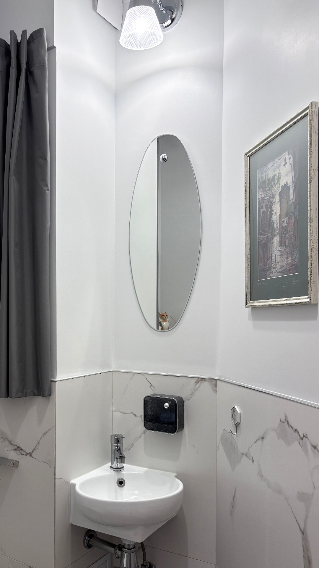 Петербургская квартира, где свет играет в разные стили