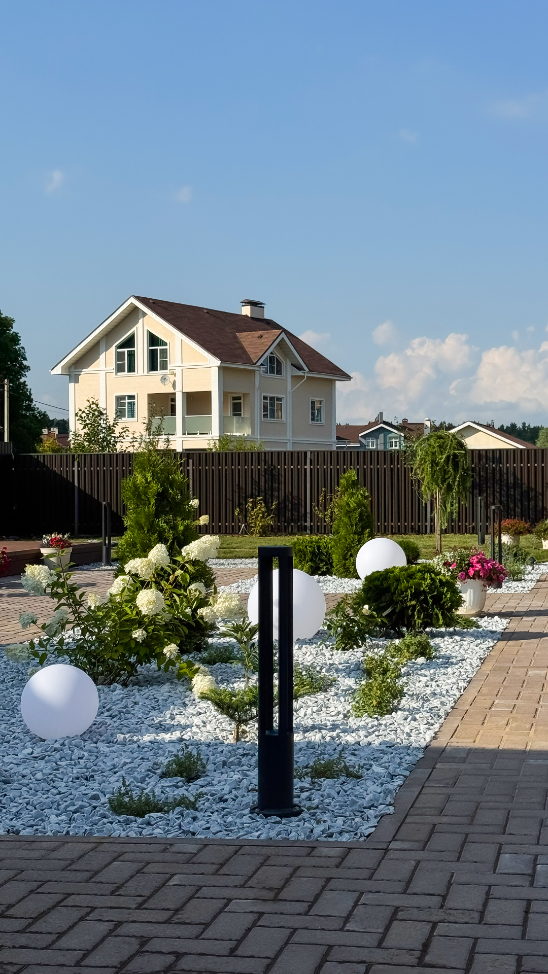 Свет и природа в гармонии: ландшафт КП «Земляничная поляна»