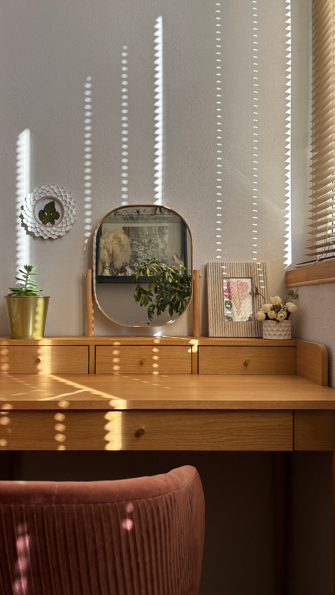 Петербургская квартира, где свет играет в разные стили