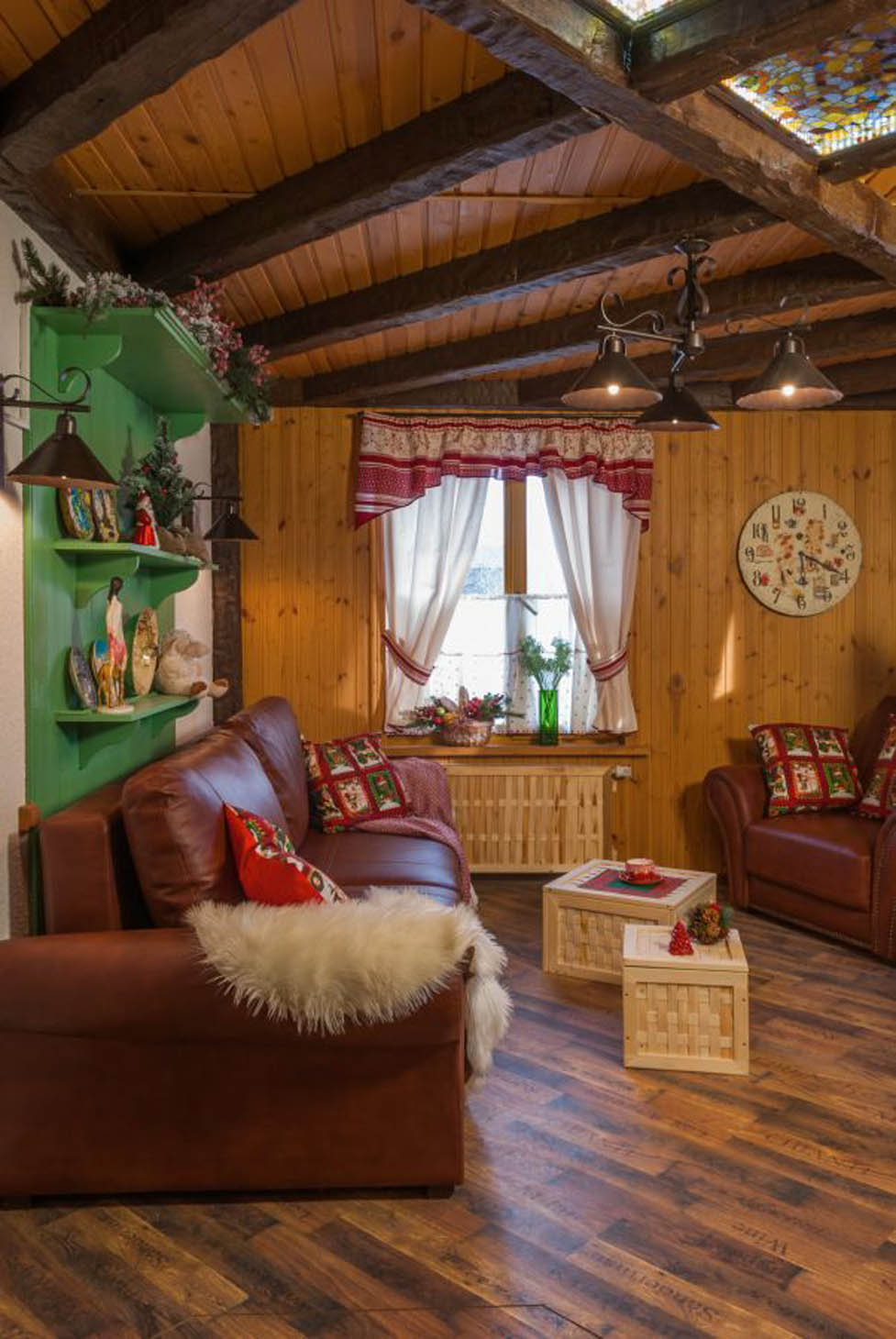 Студия в деревенском стиле