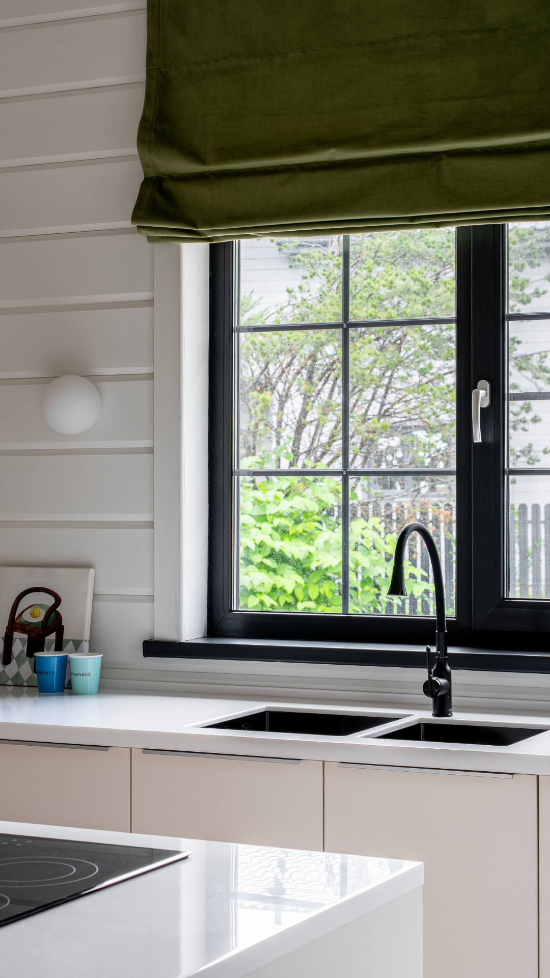 Скандинавское спокойствие: свет, дерево и природа в одном доме