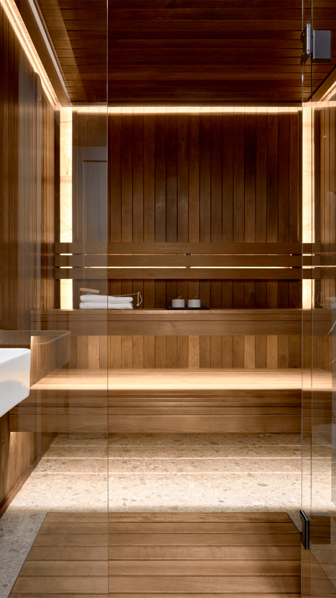 Дом-экспонат: 200 метров современной архитектуры за один год