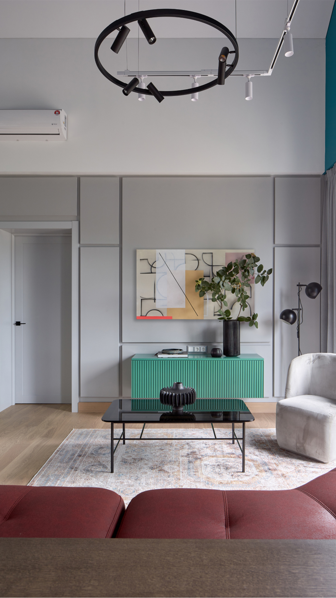 Дом-экспонат: 200 метров современной архитектуры за один год