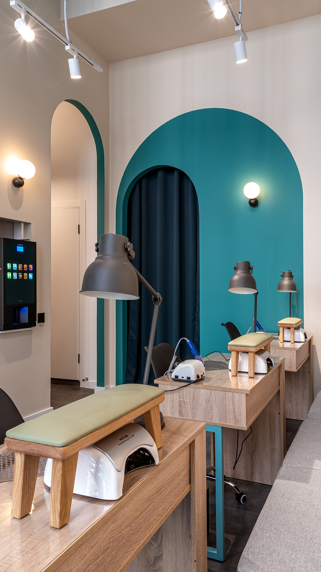 Студия макияжа и маникюра КЛЁВО