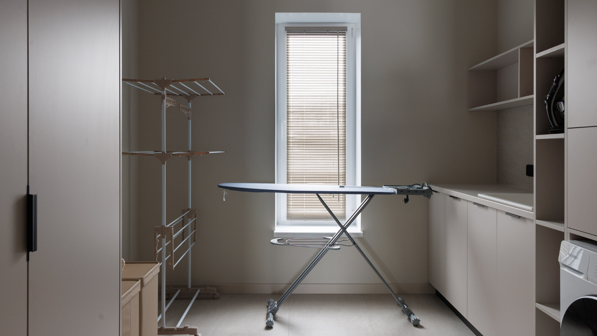 Современный интерьер загородного дома у Волги