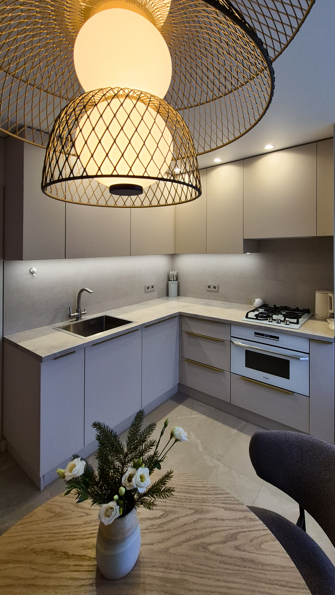 Нежный капучино в городской квартире