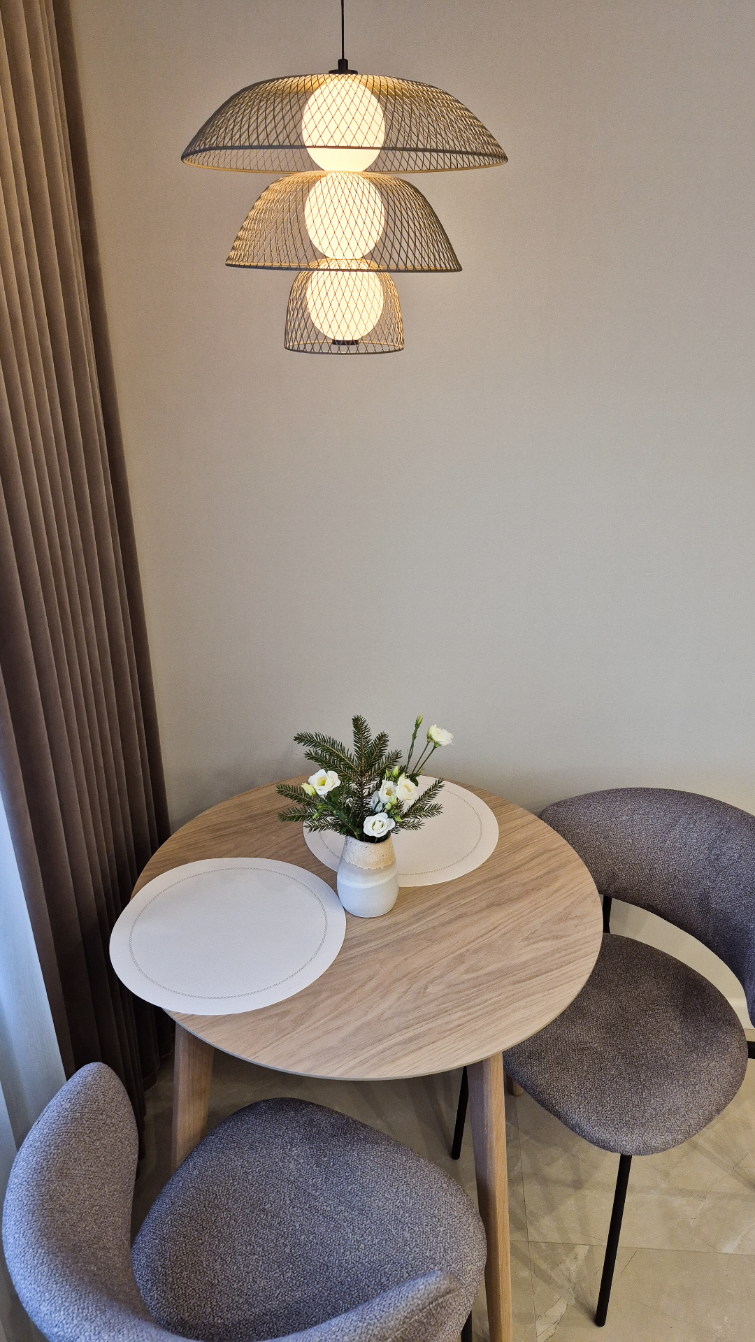 Нежный капучино в городской квартире