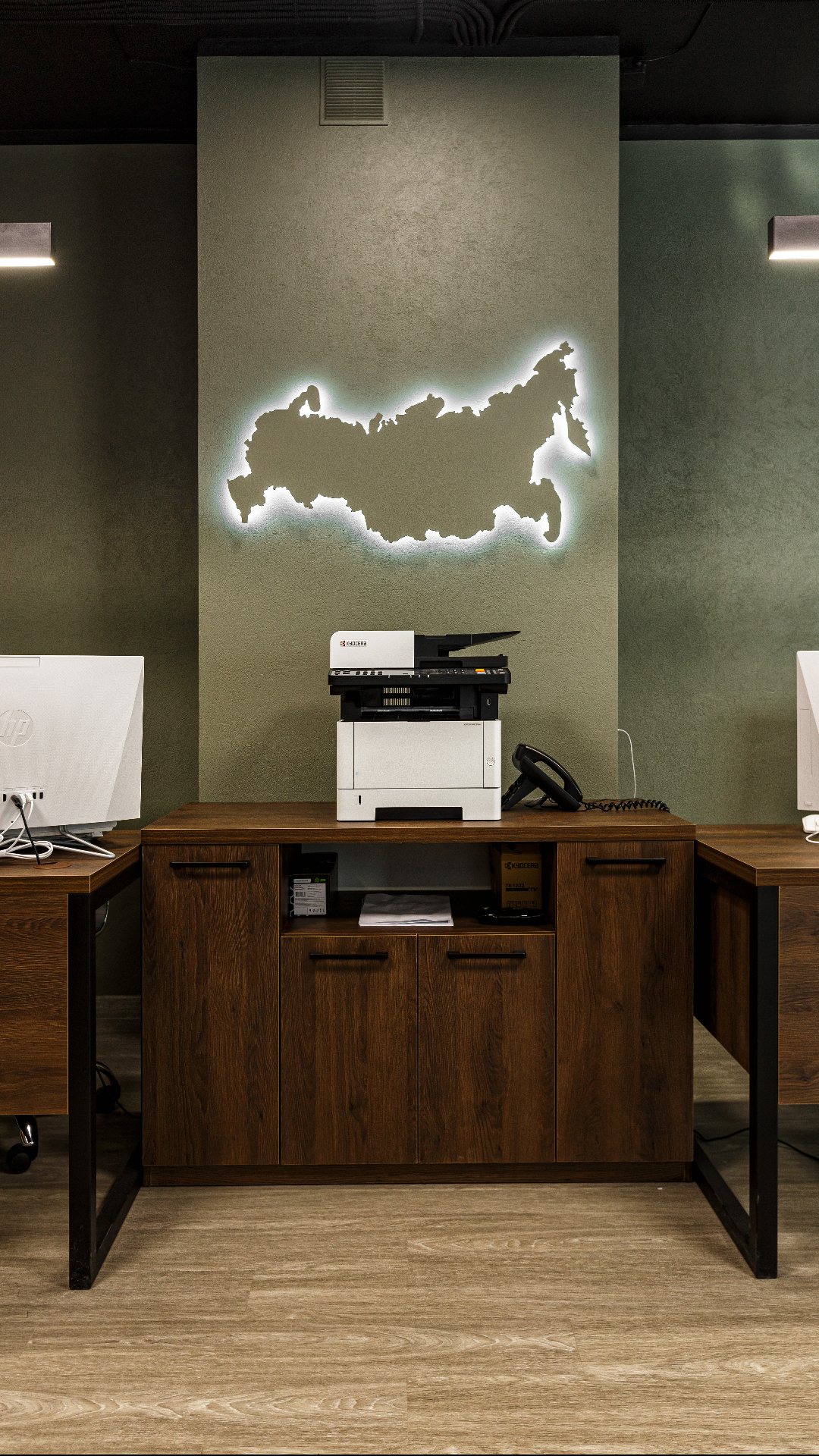 Свет и сталь: брутальный офис юридической компании