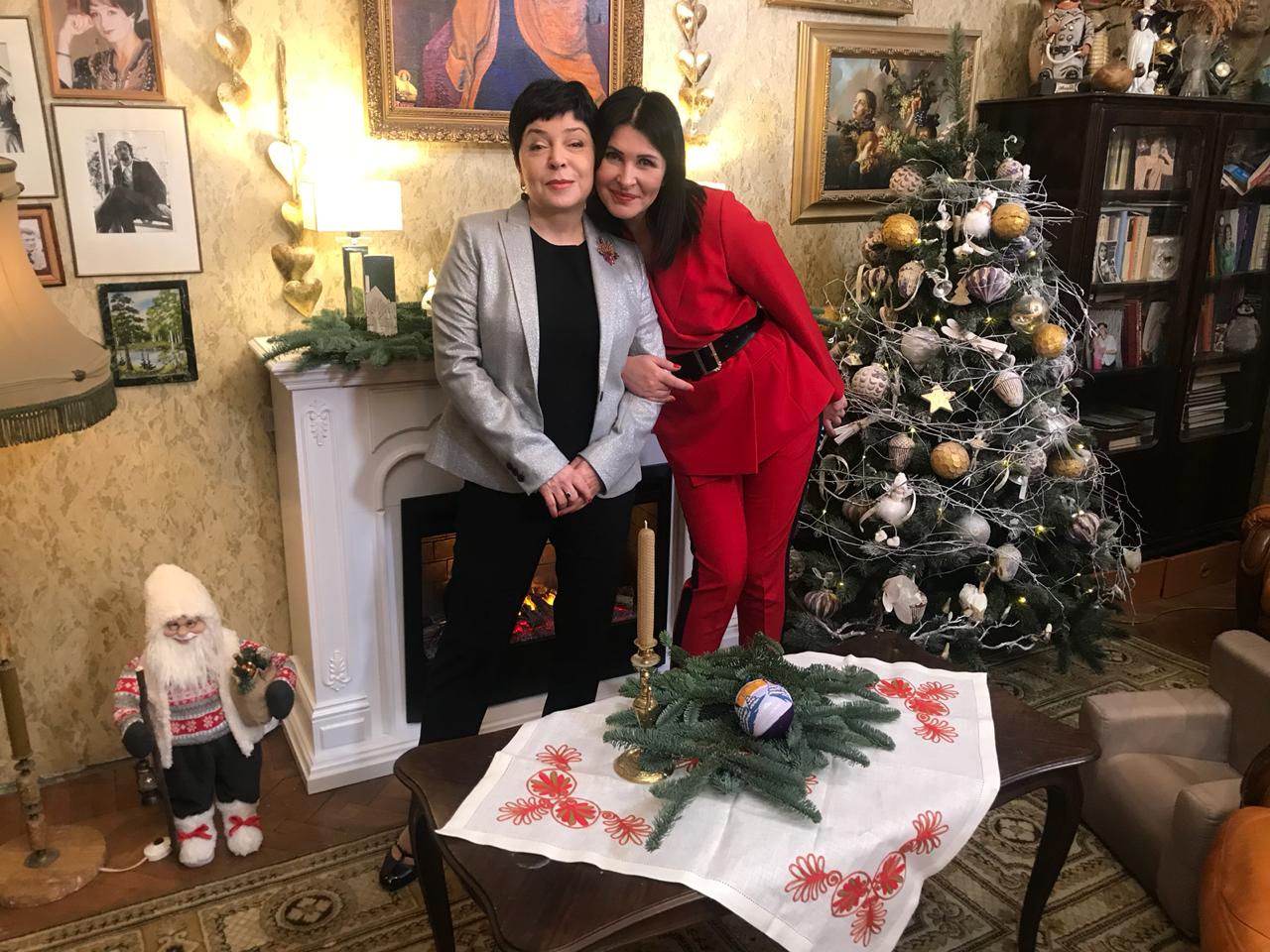 Новогодний интерьер у Зинаиды Кириенко: «Ёлки»