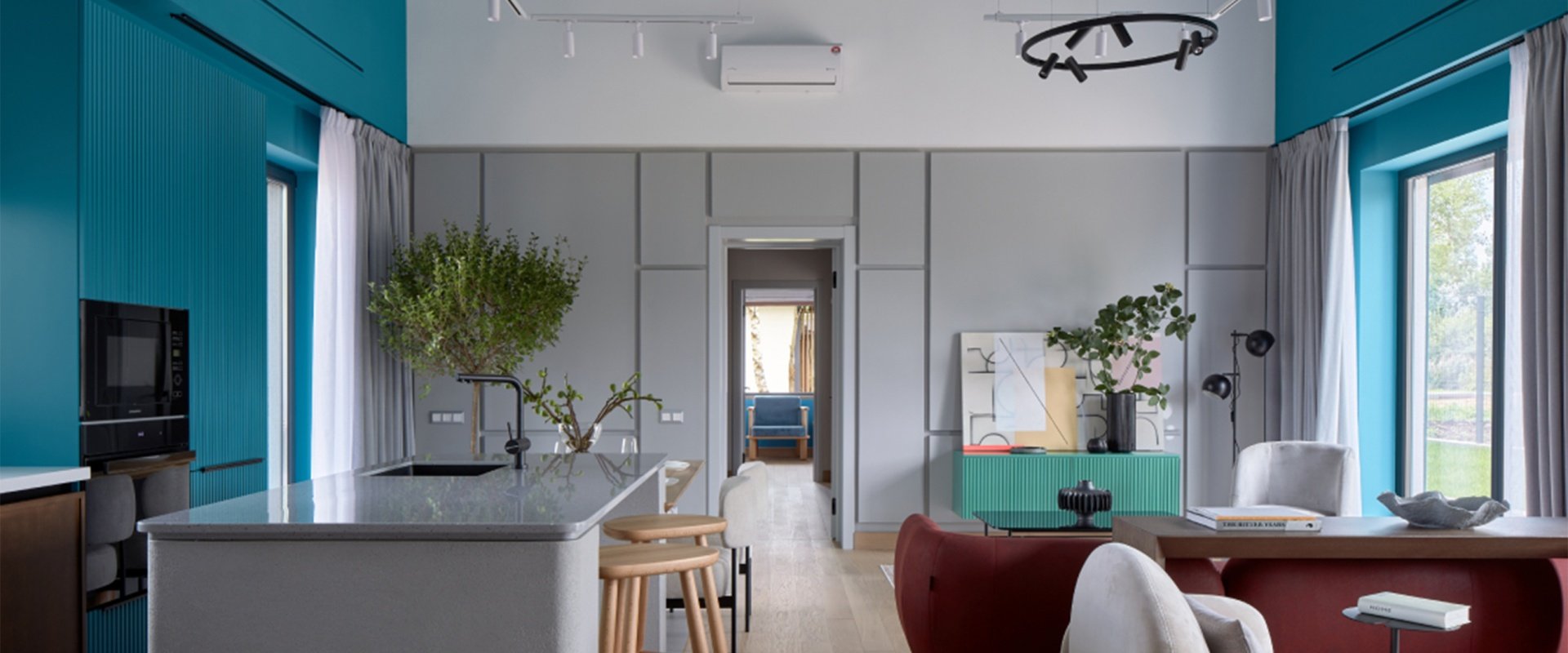 Дом-экспонат: 200 метров современной архитектуры за один год