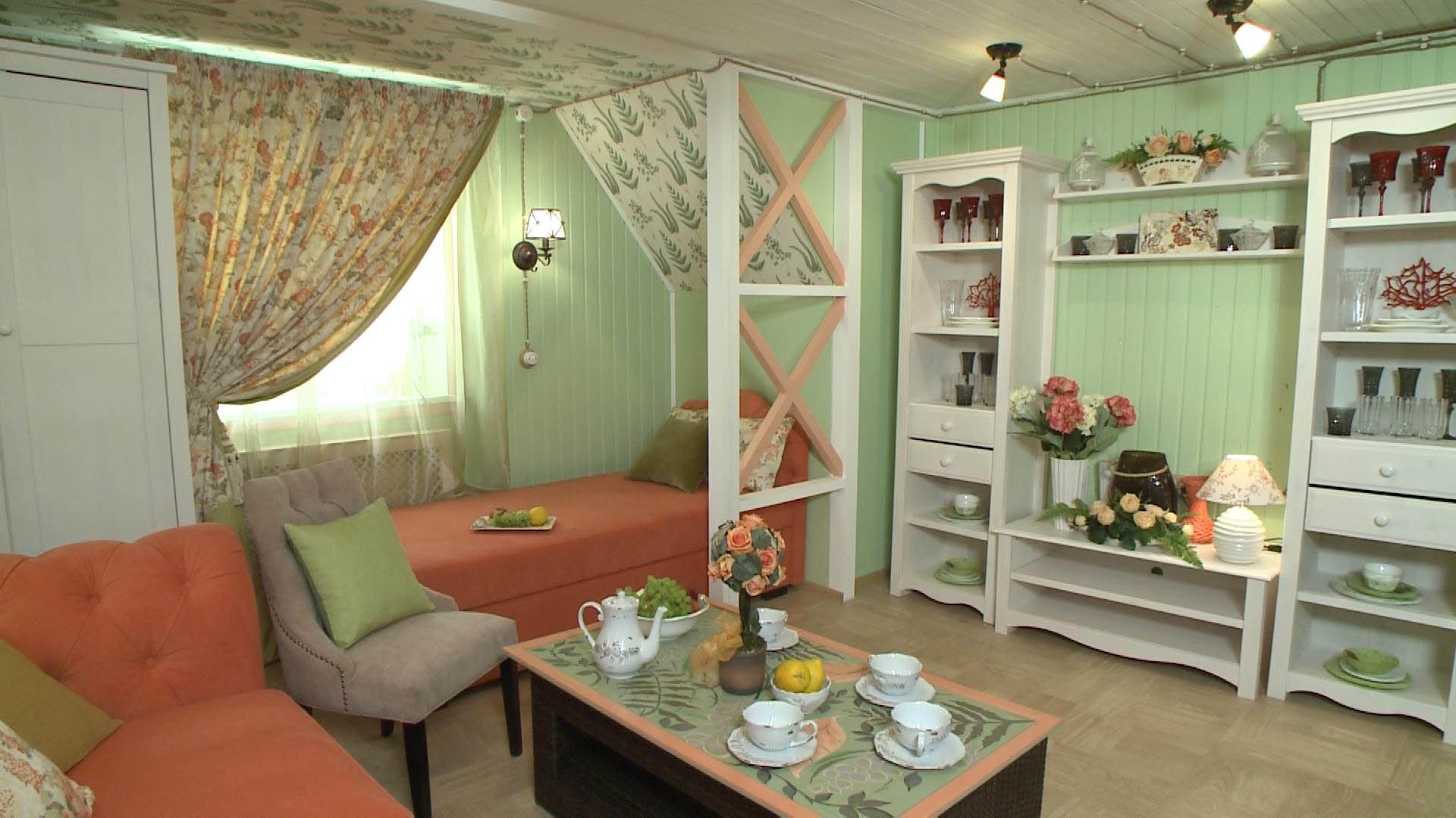 Комната в мятных тонах для мамы