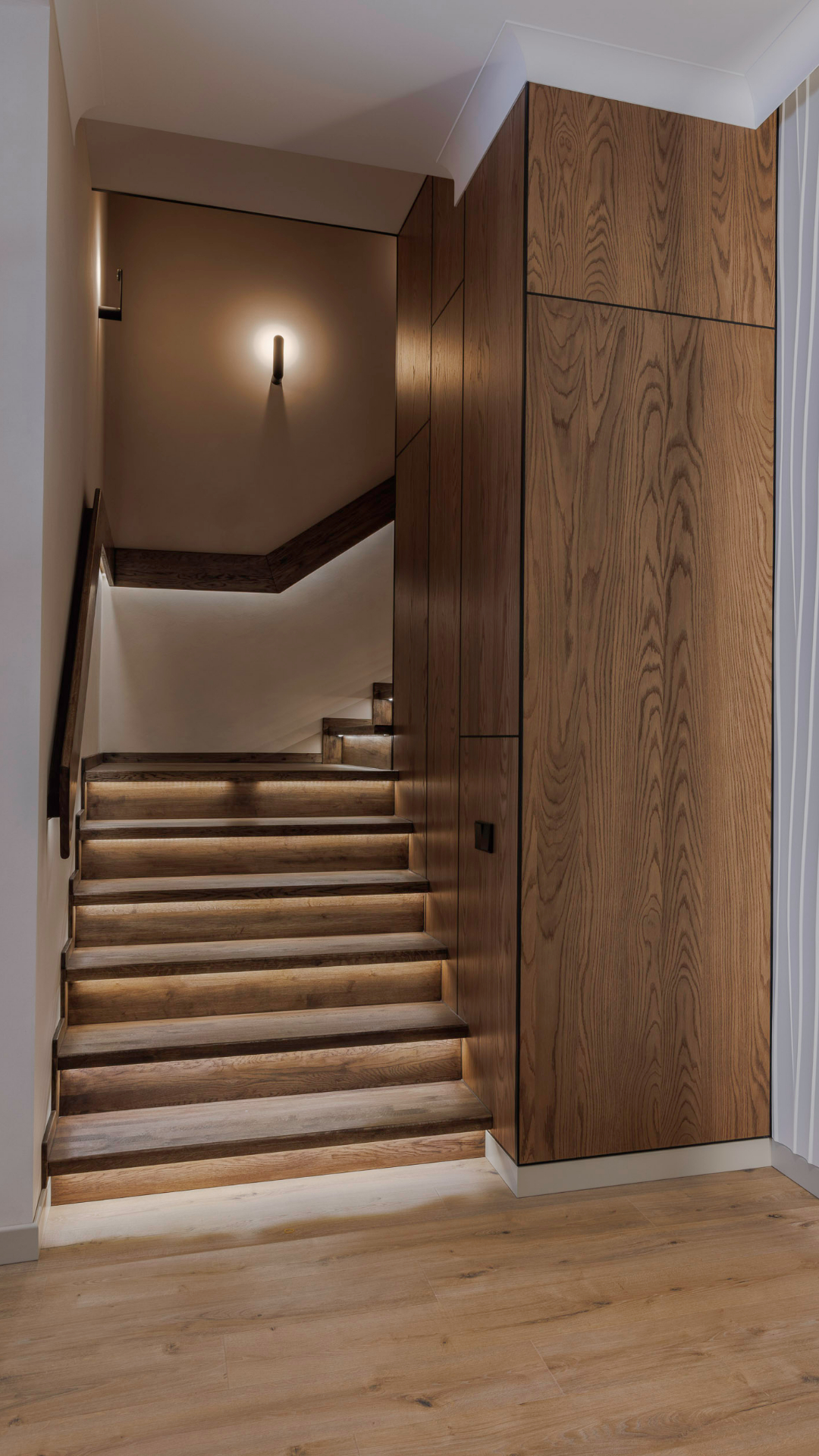 Современный интерьер загородного дома у Волги