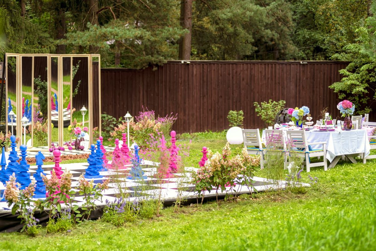 «Алиса в Зазеркалье» на даче Зои Николаевны Зелинской