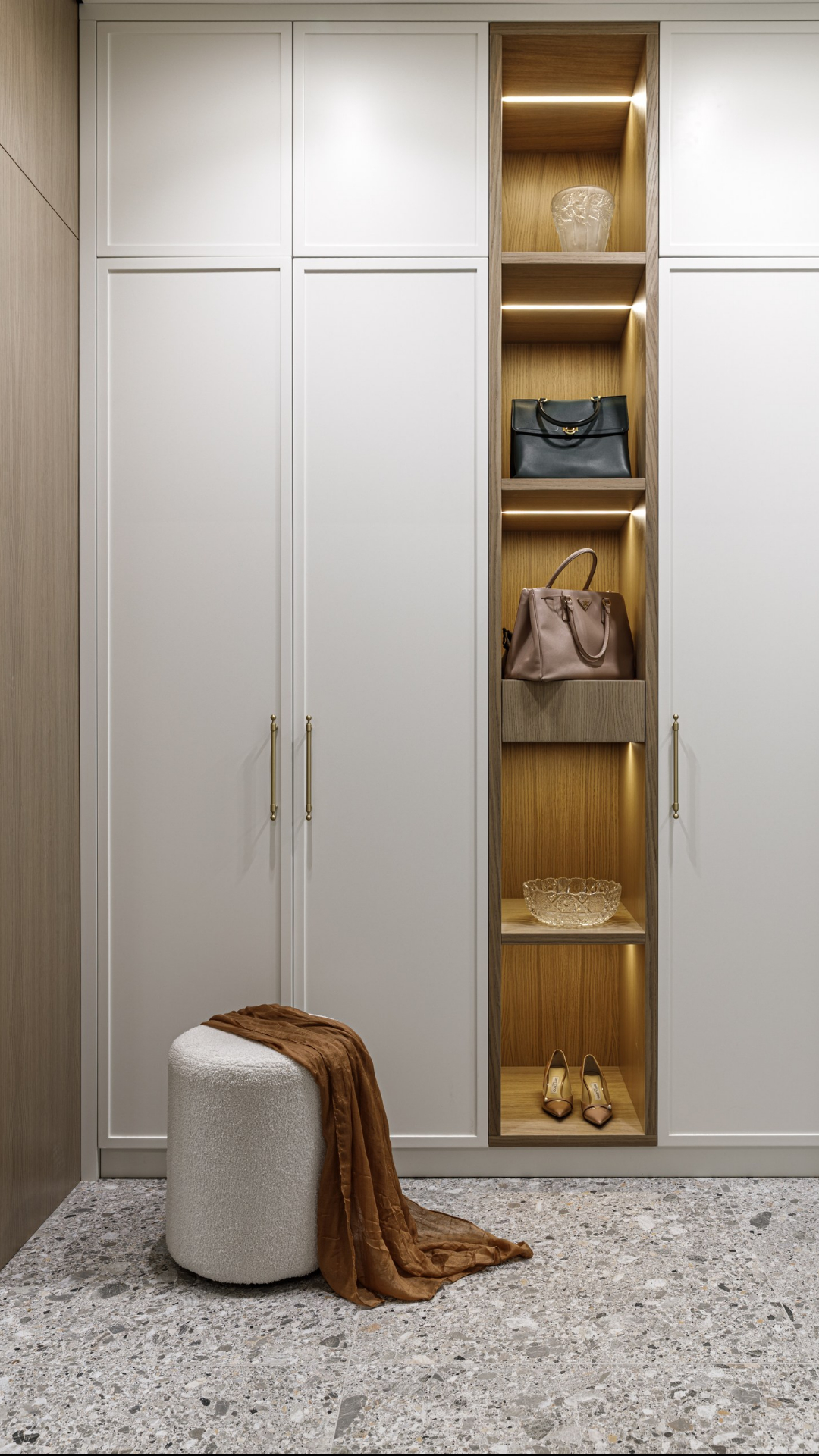 Пластика форм и нежность света: идеальное пространство с Maytoni