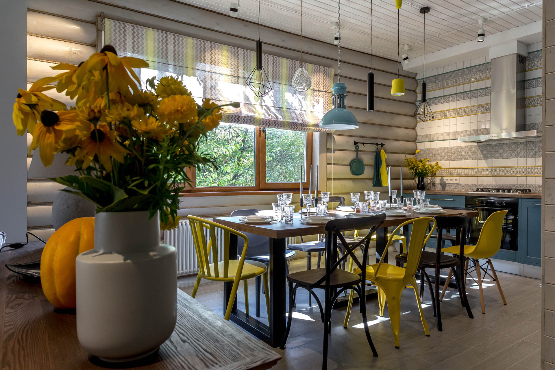 10 стульев в бирюзе с лимоном