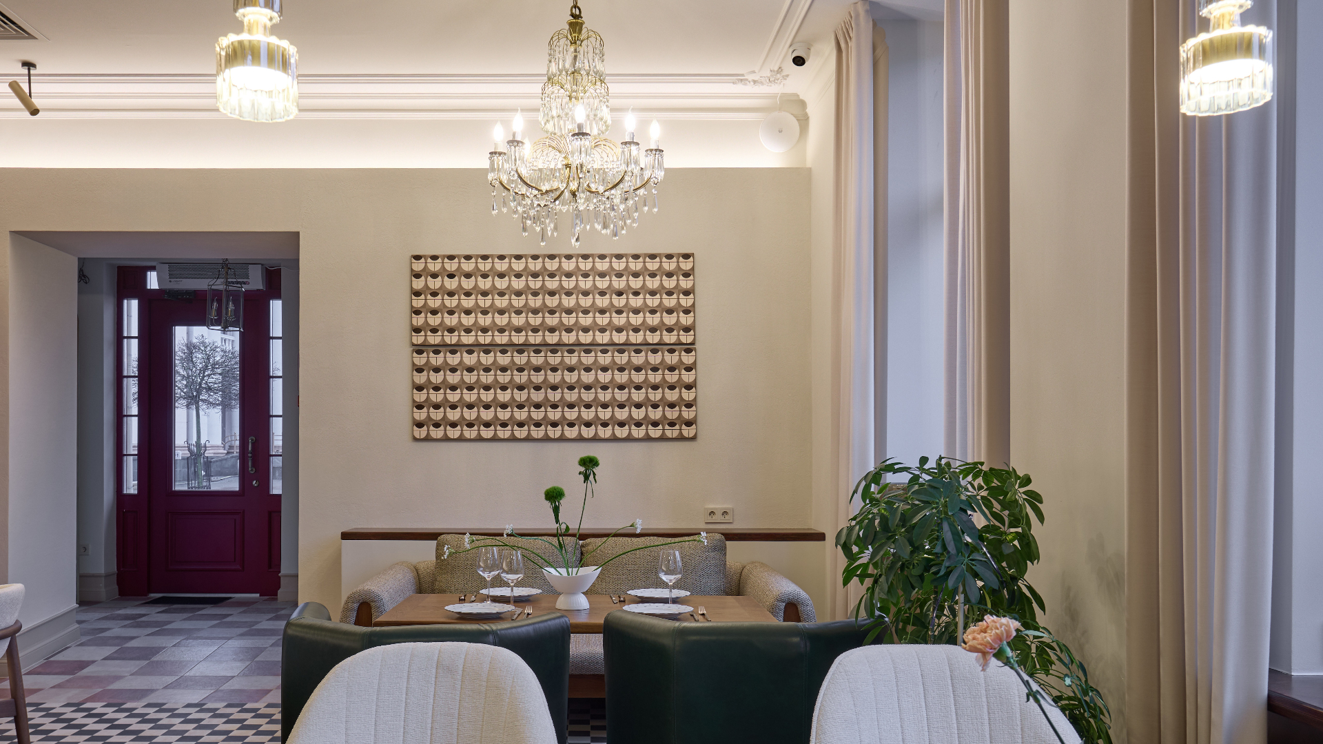 Ресторан «Бона»: современное освещение в историческом центре Беларуси