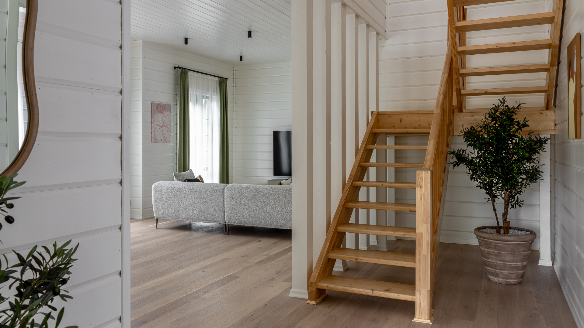 Скандинавское спокойствие: свет, дерево и природа в одном доме