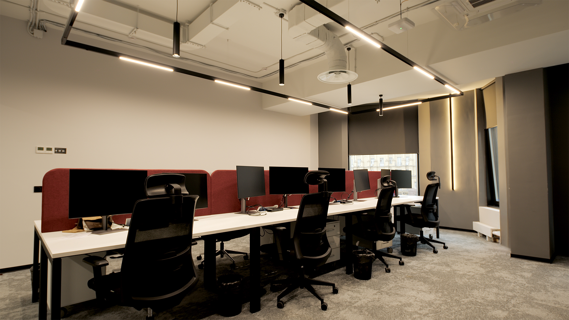 Светлая трансформация офиса в историческом здании