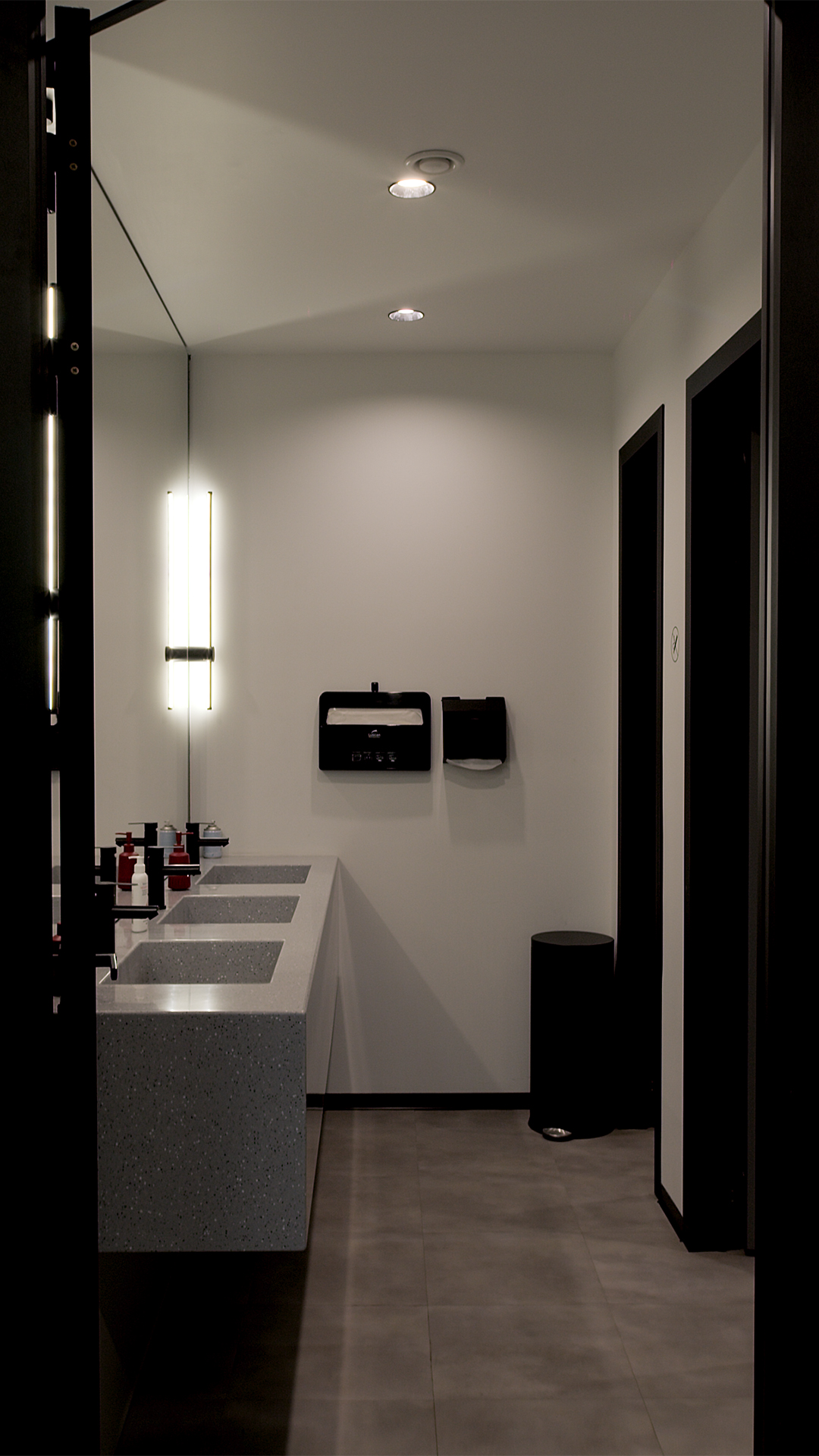 Светлая трансформация офиса в историческом здании