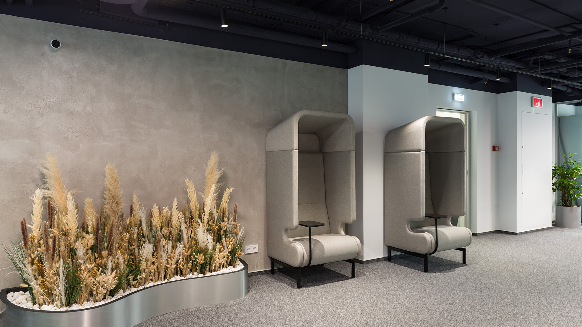 Офис Maytoni: свет, пространство, смысл