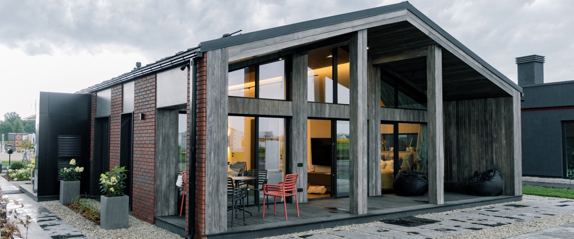 Дом, который светится изнутри: барнхаус-лофт на Open Village 2025